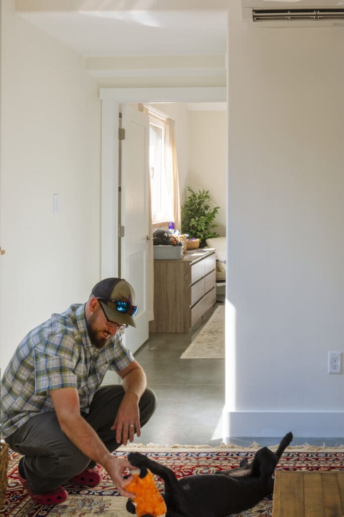 Unity Homes Varm Torsby Owner and Dog